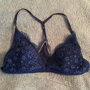 Victoria’s Secret Body By Victoria Bralette Medium Lace Front Closure
